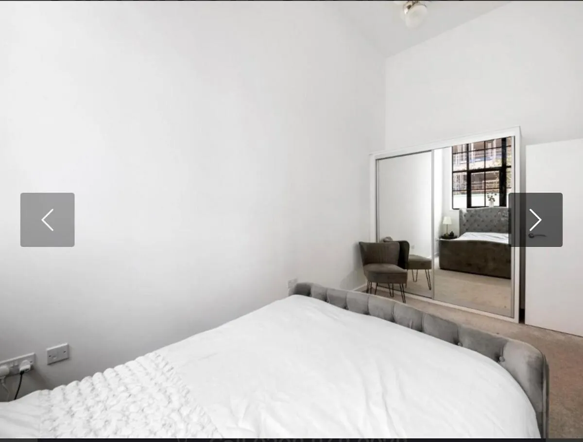 Spacious Modern One Bedroom Apartment Near Heathrow Hayes  0*, Hayes (Greater London)