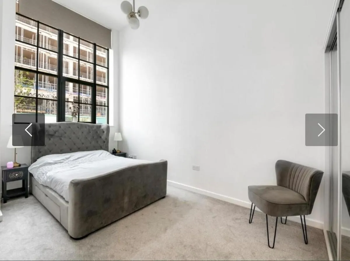 Spacious Modern One Bedroom Apartment Near Heathrow Hayes