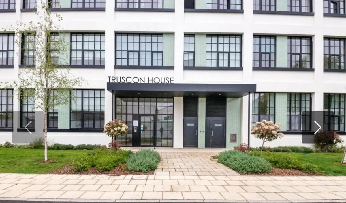 Spacious Modern One Bedroom Apartment Near Heathrow Hayes  United Kingdom