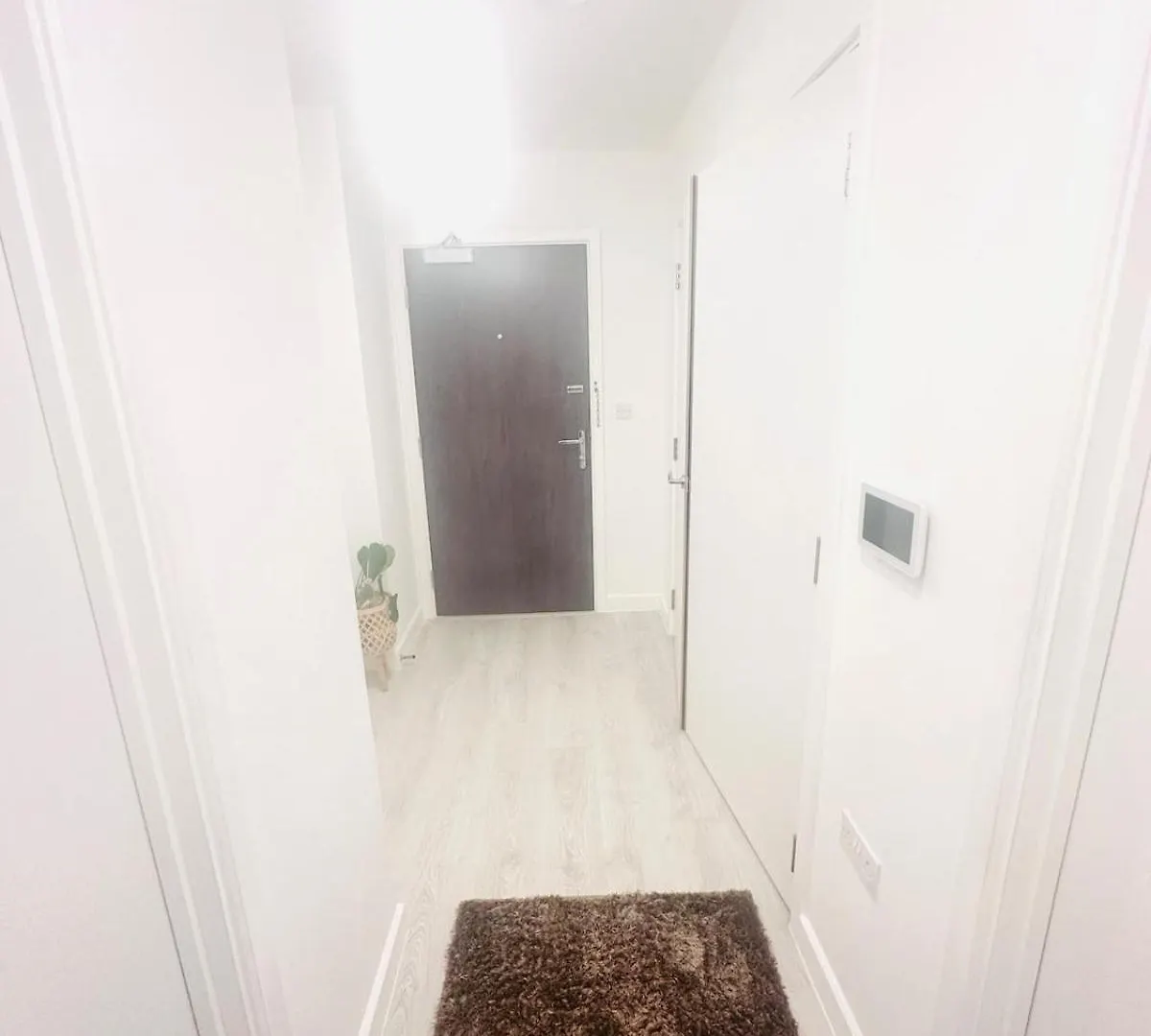 Spacious Modern One Bedroom Apartment Near Heathrow Hayes